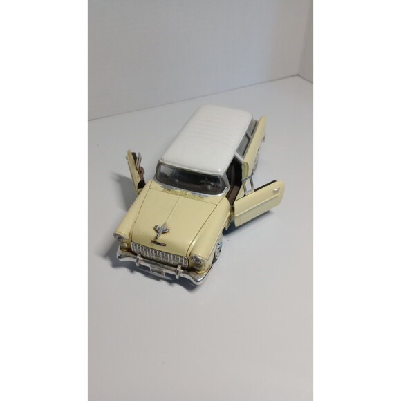 CHEVROLET Bel Air Nomad - 1955 - lightyellow - MotorMax 1:24 - Picture 8 of 9
